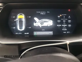 2016 Tesla Model S 90D z VIN 5YJSA1E23GF159354, wystawiony jako Copart lot #59682785 z przebiegiem 111 208 mil mil oraz Szkoda całkowita • Salvage title. Historia ofert i sprzedaży dostępna na DreamBid. Obrazek 9.