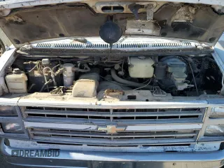 1989 Chevrolet Chevy Van z VIN 1GBEG25KXK7127909, wystawiony jako Copart lot #59997315 z przebiegiem 550 289 mil mil oraz Czysty tytuł • Clean title. Historia ofert i sprzedaży dostępna na DreamBid. Obrazek 12.