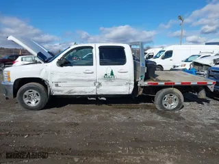 2007 Chevrolet Silverado 2500HD LT w/1LT with VIN 1GCHK23667F534670, listed as a IAAI auction lot 41484921 with 300,834 mi miles. Bid and sale history available at carsss.com. Image 14.