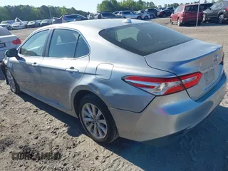 2019 Toyota Camry LE z VIN 4T1B11HK7KU756675, wystawiony jako IAAI lot #42063923 z przebiegiem 132 312 mil mil oraz . Historia ofert i sprzedaży dostępna na DreamBid. Obrazek 3.