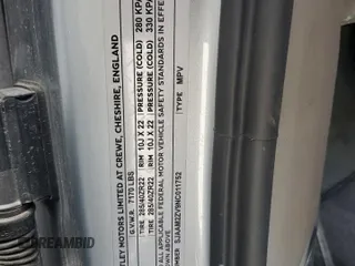 2022 Bentley Bentayga V8 z VIN SJAAM2ZV9NC011752, wystawiony jako Copart lot #54847785 z przebiegiem Nie podano mil oraz Nie do naprawy. Historia ofert i sprzedaży dostępna na DreamBid. Obrazek 13.