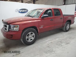 2010 Dodge Dakota Bighorn/Lonestar z VIN 1D7CE3GK4AS100976, wystawiony jako Copart lot #57589005 z przebiegiem 163 315 mil mil oraz Czysty tytuł • Clean title. Historia ofert i sprzedaży dostępna na DreamBid. Obrazek 1.