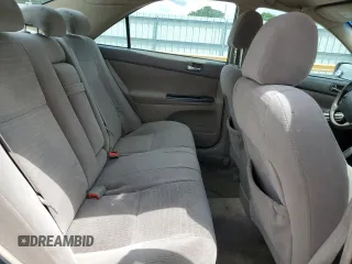 2005 Toyota Camry STD z VIN 4T1BE32K75U087837, wystawiony jako Copart lot #56735965 z przebiegiem 231 694 mil mil oraz Szkoda całkowita • Salvage title. Historia ofert i sprzedaży dostępna na DreamBid. Obrazek 10.