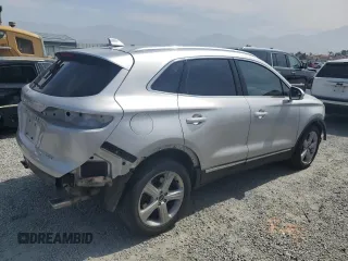 2017 Lincoln MKC Premiere z VIN 5LMCJ1C95HUL11303, wystawiony jako Copart lot #58263945 z przebiegiem 82 628 mil mil oraz Szkoda całkowita • Salvage title. Historia ofert i sprzedaży dostępna na DreamBid. Obrazek 3.