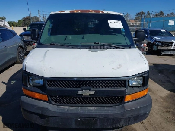 2008 Chevrolet Express Cargo Van with VIN 1GCFG15X281178354, listed as a IAAI auction lot 41827697 with 156,535 mi miles. Bid and sale history available at carsss.com. Image 11.