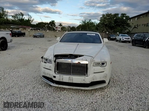 2016 Rolls-Royce Dawn z VIN SCA666D51GU102208, wystawiony jako Copart lot #83388274 z przebiegiem 25 930 mil mil oraz Szkoda całkowita • Salvage title. Historia ofert i sprzedaży dostępna na DreamBid. Obrazek 13.