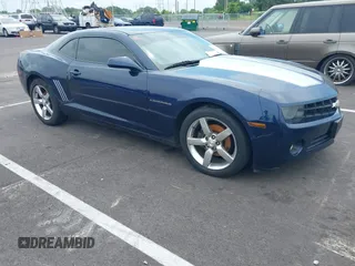 2011 Chevrolet Camaro 1LT z VIN 2G1FB1ED0B9140122, wystawiony jako IAAI lot #42538043 z przebiegiem 202 703 mil mil oraz . Historia ofert i sprzedaży dostępna na DreamBid. Obrazek 1.
