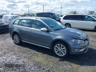 2017 Volkswagen Golf S z VIN 3VWH17AU8HM531138, wystawiony jako IAAI lot #41924960 z przebiegiem 85 921 mil mil oraz . Historia ofert i sprzedaży dostępna na DreamBid. Obrazek 1.