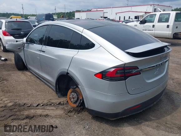 2016 Tesla Model X 70D z VIN 5YJXCAE25GF022898, wystawiony jako IAAI lot #39945988 z przebiegiem Nie podano mil oraz . Historia ofert i sprzedaży dostępna na DreamBid. Obrazek 3.