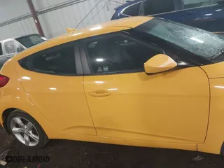 2015 Hyundai Veloster with VIN KMHTC6AD4FU244725, listed as a IAAI auction lot 41547996 with 70,203 mi miles. Bid and sale history available at carsss.com. Image 13.