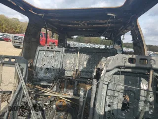 2023 Chevrolet Suburban LT z VIN 1GNSKCKD4PR201563, wystawiony jako Copart lot #81690654 z przebiegiem Nie podano mil oraz Szkoda całkowita • Salvage title. Historia ofert i sprzedaży dostępna na DreamBid. Obrazek 10.