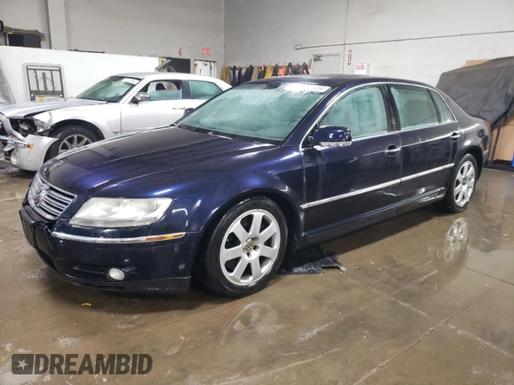 2004 Volkswagen Phaeton V8 z VIN WVWAF63D848008651, wystawiony jako Copart lot #78267004 z przebiegiem 146 193 mil mil oraz Szkody całkowita. Historia ofert i sprzedaży dostępna na DreamBid. Obrazek 1.