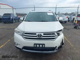 2011 Toyota Highlander with VIN 5TDZK3EHXBS048607, listed as a IAAI auction lot 41180677 with 211,295 mi miles. Bid and sale history available at carsss.com. Image 12.