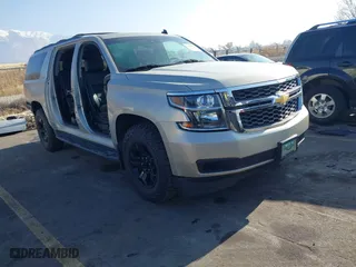 2015 Chevrolet Suburban LT with VIN 1GNSKJKC6FR300959, listed as a IAAI auction lot 41035051 with 117,039 mi miles. Bid and sale history available at carsss.com. Image 1.