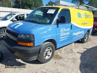 2020 Chevrolet Express Cargo Van with VIN 1GCWGAFP1L1193855, listed as a IAAI auction lot 40847904 with 76,462 mi miles. Bid and sale history available at carsss.com. Image 17.