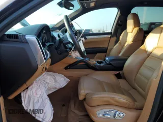 2017 Porsche Cayenne GTS z VIN WP1AD2A25HLA81008, wystawiony jako Copart lot #48987185 z przebiegiem 76 800 mil mil oraz Szkoda całkowita • Salvage title. Historia ofert i sprzedaży dostępna na DreamBid. Obrazek 7.