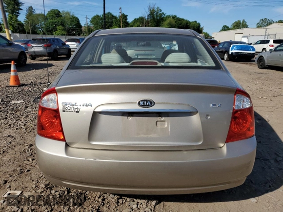 2006 Kia Spectra EX z VIN KNAFE121365269433, wystawiony jako Copart lot #56634735 z przebiegiem 86 551 mil mil oraz Szkoda całkowita • Salvage title. Historia ofert i sprzedaży dostępna na DreamBid. Obrazek 6.