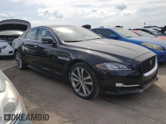 2017 Jaguar XJ with VIN SAJWA1C70H8W08833, listed as a Copart auction lot 76205434 with 0 mi miles and Non Repairable. Bid and sale history available at carsss.com. Image 4.