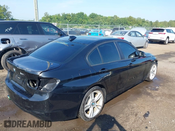 2013 BMW 3 Series 328i xDrive z VIN WBA3B5G57DNS05892, wystawiony jako IAAI lot #42560892 z przebiegiem 141 676 mil mil oraz . Historia ofert i sprzedaży dostępna na DreamBid. Obrazek 4.