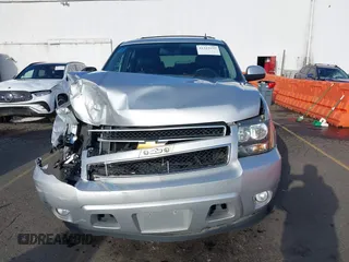 2014 Chevrolet Tahoe LT z VIN 1GNSKBE04ER197644, wystawiony jako IAAI lot #41322255 z przebiegiem 127 142 mil mil oraz . Historia ofert i sprzedaży dostępna na DreamBid. Obrazek 12.