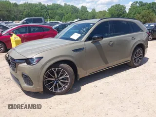 2025 Mazda CX-70 S Premium с VIN JM3KJDHCXS1113115, выставлен на аукционе IAAI как лот 42179954 с пробегом 5 758 миль миль и . История ставок и продаж доступна на DreamBid. Изображение 2.