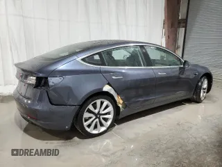 2018 Tesla Model 3 Long Range Battery z VIN 5YJ3E1EB2JF087126, wystawiony jako Copart lot #58263125 z przebiegiem 39 825 mil mil oraz Szkoda całkowita • Salvage title. Historia ofert i sprzedaży dostępna na DreamBid. Obrazek 3.
