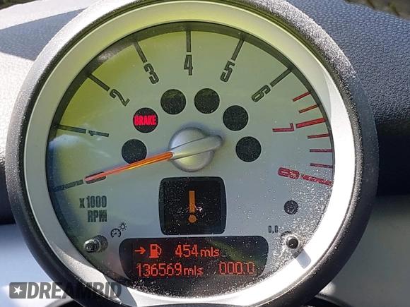 2008 MINI Hardtop with VIN WMWMF33598TU66736, listed as a IAAI auction lot 42118994 with 136,569 mi miles and . Bid and sale history available at DreamBid. Image 7.