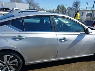 2021 Nissan Altima 2.5 S with VIN 1N4BL4BV2MN364984, listed as a IAAI auction lot 41761383 with 118,695 mi miles. Bid and sale history available at carsss.com. Image 14.