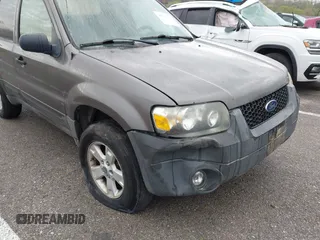 2005 Ford Escape XLT with VIN 1FMYU03145KD73027, listed as a IAAI auction lot 41932192 with Not Provided miles and . Bid and sale history available at DreamBid. Image 6.