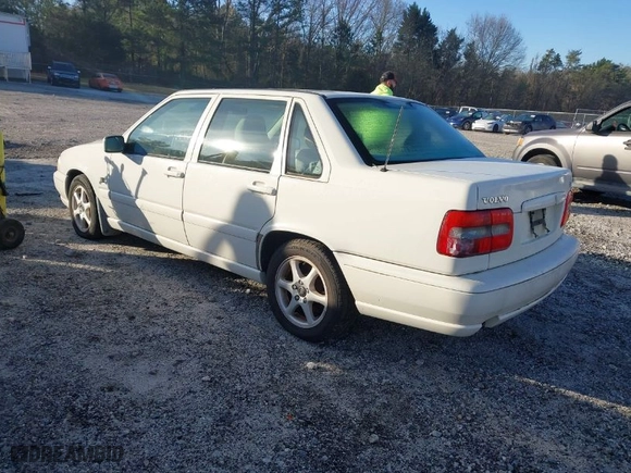 2000 Volvo S70 with VIN YV1LS61JXY2642981, listed as a IAAI auction lot 41807187 with 331,922 mi miles. Bid and sale history available at carsss.com. Image 3.