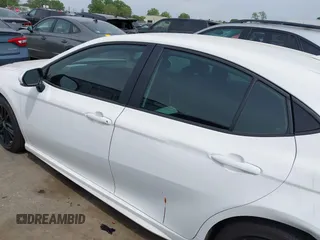 2025 Toyota Camry LE z VIN 4T1DAACK0SU076570, wystawiony jako IAAI lot #42095067 z przebiegiem 9 165 mil mil oraz . Historia ofert i sprzedaży dostępna na DreamBid. Obrazek 14.