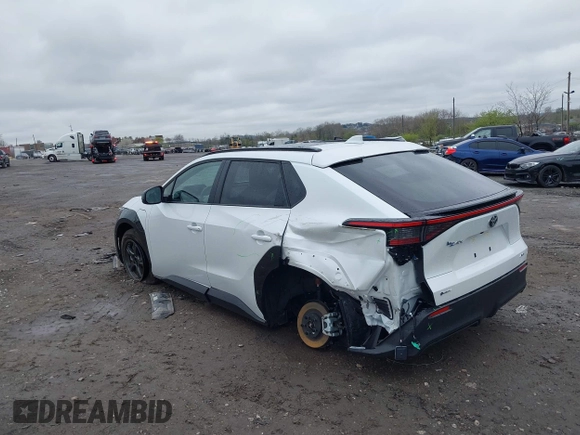 2024 Toyota bZ4X XLE z VIN JTMABACA6RA079545, wystawiony jako IAAI lot #42013641 z przebiegiem 1 550 mil mil oraz . Historia ofert i sprzedaży dostępna na DreamBid. Obrazek 3.