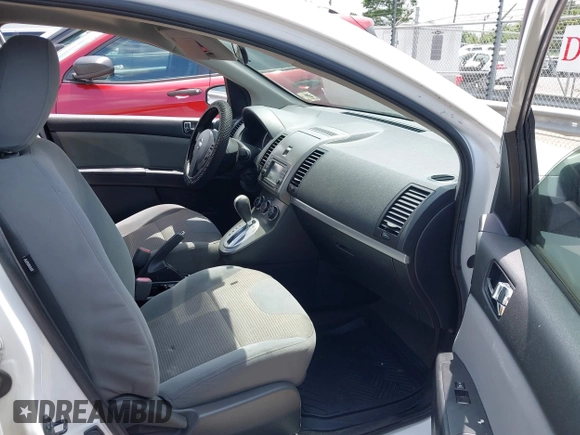 2012 Nissan Sentra 2.0 z VIN 3N1AB6AP1CL640743, wystawiony jako IAAI lot #42165025 z przebiegiem 156 311 mil mil oraz . Historia ofert i sprzedaży dostępna na DreamBid. Obrazek 5.