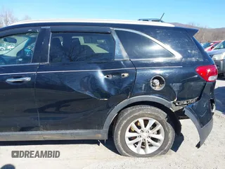 2017 Kia Sorento LX z VIN 5XYPGDA31HG278535, wystawiony jako IAAI lot #41578980 z przebiegiem 124 957 mil mil oraz . Historia ofert i sprzedaży dostępna na DreamBid. Obrazek 19.