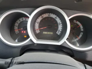 2015 Toyota Tacoma PreRunner z VIN 5TFJX4GN4FX050974, wystawiony jako Copart lot #46332305 z przebiegiem 161 651 mil mil oraz Szkoda całkowita • Salvage title. Historia ofert i sprzedaży dostępna na DreamBid. Obrazek 9.
