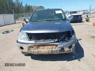 2019 Nissan Frontier SV z VIN 1N6AD0ER8KN751964, wystawiony jako IAAI lot #41879817 z przebiegiem 111 289 mil mil oraz . Historia ofert i sprzedaży dostępna na DreamBid. Obrazek 6.
