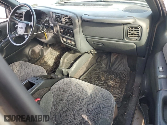 2002 GMC Sonoma SL Fleet z VIN 1GTCS19W428101390, wystawiony jako Copart lot #44674455 z przebiegiem 168 370 mil mil oraz Szkoda całkowita • Salvage title. Historia ofert i sprzedaży dostępna na DreamBid. Obrazek 8.