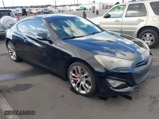 2013 Hyundai Genesis Coupe 3.8 R-Spec with VIN KMHHU6KJXDU093233, listed as a IAAI auction lot 41410032 with 178,457 mi miles. Bid and sale history available at carsss.com. Image 1.
