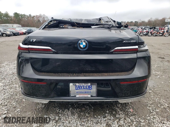 2023 BMW i7 xDrive60 z VIN WBY53EJ01PCM98516, wystawiony jako Copart lot #85778524 z przebiegiem 397 mil mil oraz Szkody całkowita. Historia ofert i sprzedaży dostępna na DreamBid. Obrazek 6.