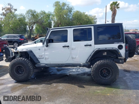 2017 Jeep Wrangler Unlimited Sahara z VIN 1C4BJWEG5HL731242, wystawiony jako IAAI lot #41891017 z przebiegiem 97 097 mil mil oraz . Historia ofert i sprzedaży dostępna na DreamBid. Obrazek 14.