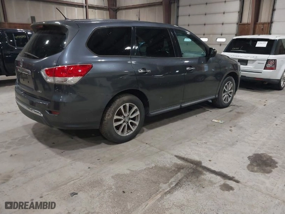2014 Nissan Pathfinder SV with VIN 5N1AR2MM2EC617341, listed as a IAAI auction lot 41980281 with 157,880 mi miles. Bid and sale history available at carsss.com. Image 4.