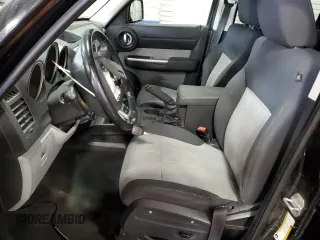 2008 Dodge Nitro SLT z VIN 1D8GU58KX8W206104, wystawiony jako Copart lot #71740974 z przebiegiem 236 981 mil mil oraz Szkoda całkowita • Salvage title. Historia ofert i sprzedaży dostępna na DreamBid. Obrazek 7.