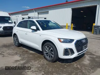 2022 Audi Q5 S line Premium Plus with VIN WA1EAAFY9N2112369, listed as a IAAI auction lot 42085322 with 1 mi miles. Bid and sale history available at carsss.com. Image 1.