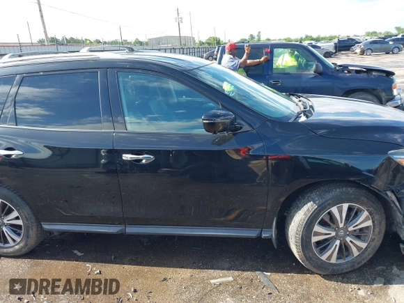 2017 Nissan Pathfinder S z VIN 5N1DR2MN5HC903047, wystawiony jako IAAI lot #42231749 z przebiegiem 115 251 mil mil oraz . Historia ofert i sprzedaży dostępna na DreamBid. Obrazek 13.