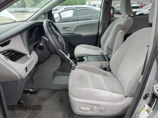 2018 Toyota Sienna LE Auto Access Seat with VIN 5TDKZ3DC8JS901748, listed as a Copart auction lot 58890095 with 99,162 mi miles and Salvage title. Bid and sale history available at DreamBid. Image 7.