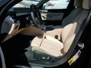 2023 BMW i4 eDrive35 z VIN WBY43AW07PFR25578, wystawiony jako Copart lot #67667383 z przebiegiem 78 mil mil oraz . Historia ofert i sprzedaży dostępna na DreamBid. Obrazek 7.