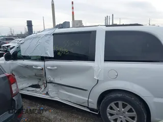 2015 Chrysler Town & Country Touring with VIN 2C4RC1BG9FR552481, listed as a IAAI auction lot 41422453 with 139,693 mi miles and . Bid and sale history available at DreamBid. Image 14.
