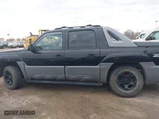 2002 Chevrolet Avalanche with VIN 3GNEK13T82G268036, listed as a IAAI auction lot 41882508 with 349,493 mi miles. Bid and sale history available at carsss.com. Image 14.