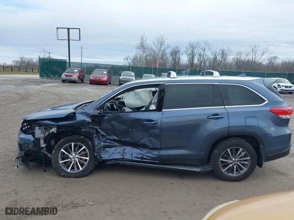2019 Toyota Highlander SE with VIN 5TDJZRFH7KS952229, listed as a IAAI auction lot 41724179 with 107,315 mi miles. Bid and sale history available at carsss.com. Image 14.