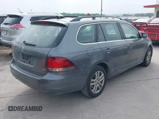 2010 Volkswagen Jetta TDI z VIN 3VWTL7AJ8AM654650, wystawiony jako IAAI lot #42264281 z przebiegiem 189 859 mil mil oraz . Historia ofert i sprzedaży dostępna na DreamBid. Obrazek 4.